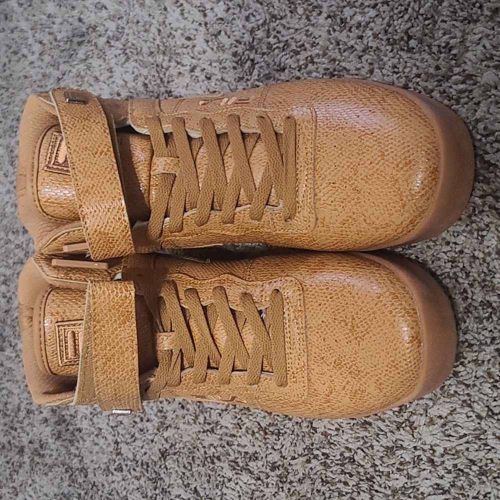 SHOES - Picture 2 of 8